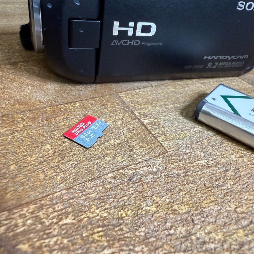 Sony HDR-CX240 1080p Full HD Camcorder w/ 64GB Memory Card Built-in Microphone - Picture 2 of 10